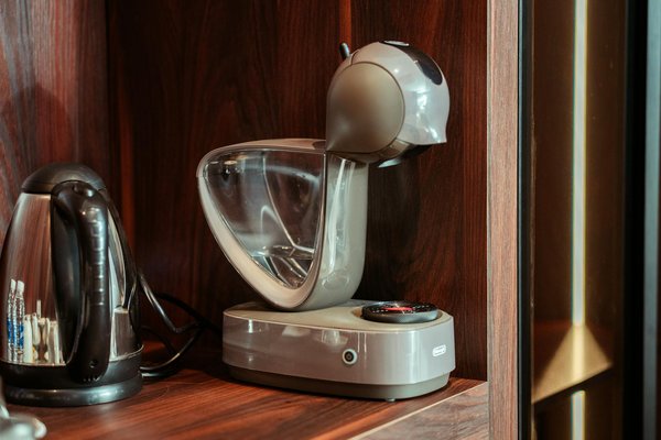 Thriving with sweet peas: expert tips for uk's chaotic weather conditions